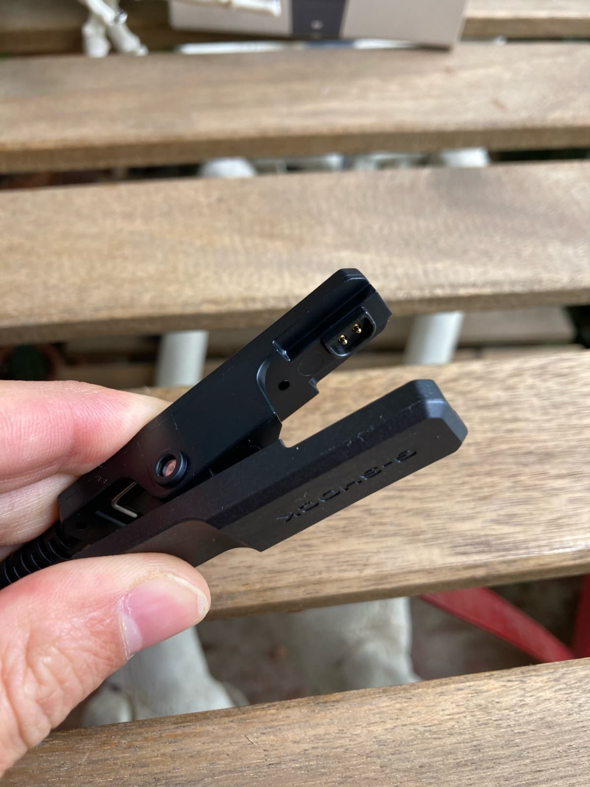 Reloj Casio G-shock DW-H5600: cargador USB