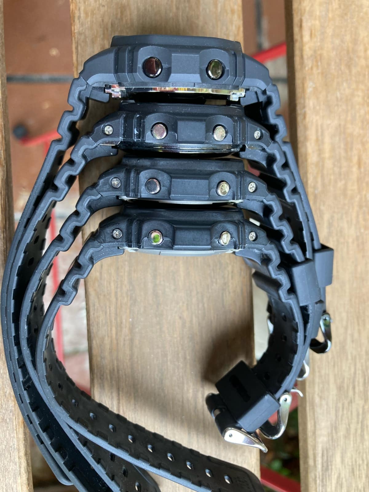 Comparando el grosor del Casio G-shock DW-H5600 con otros relojes de Casio: GW-5610 o el DW-5600 o el GW-5000U