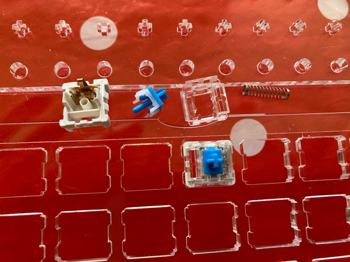 Engrasando los Switches: hemos desmontado un Switch Cherry