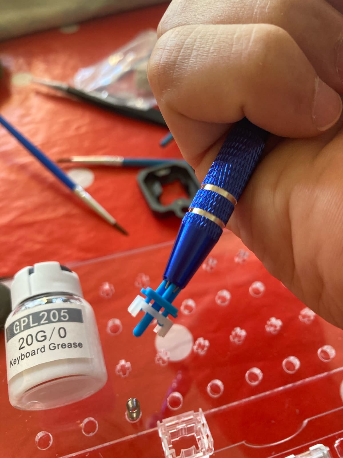 Engrasando los Switches: hemos desmontado un Switch Cherry