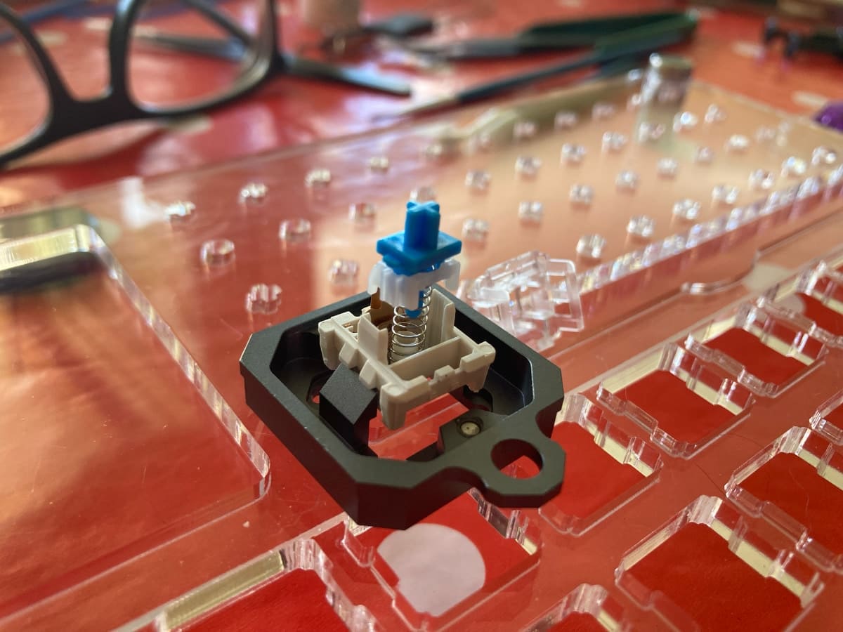 Engrasando los Switches: hemos desmontado un Switch Cherry
