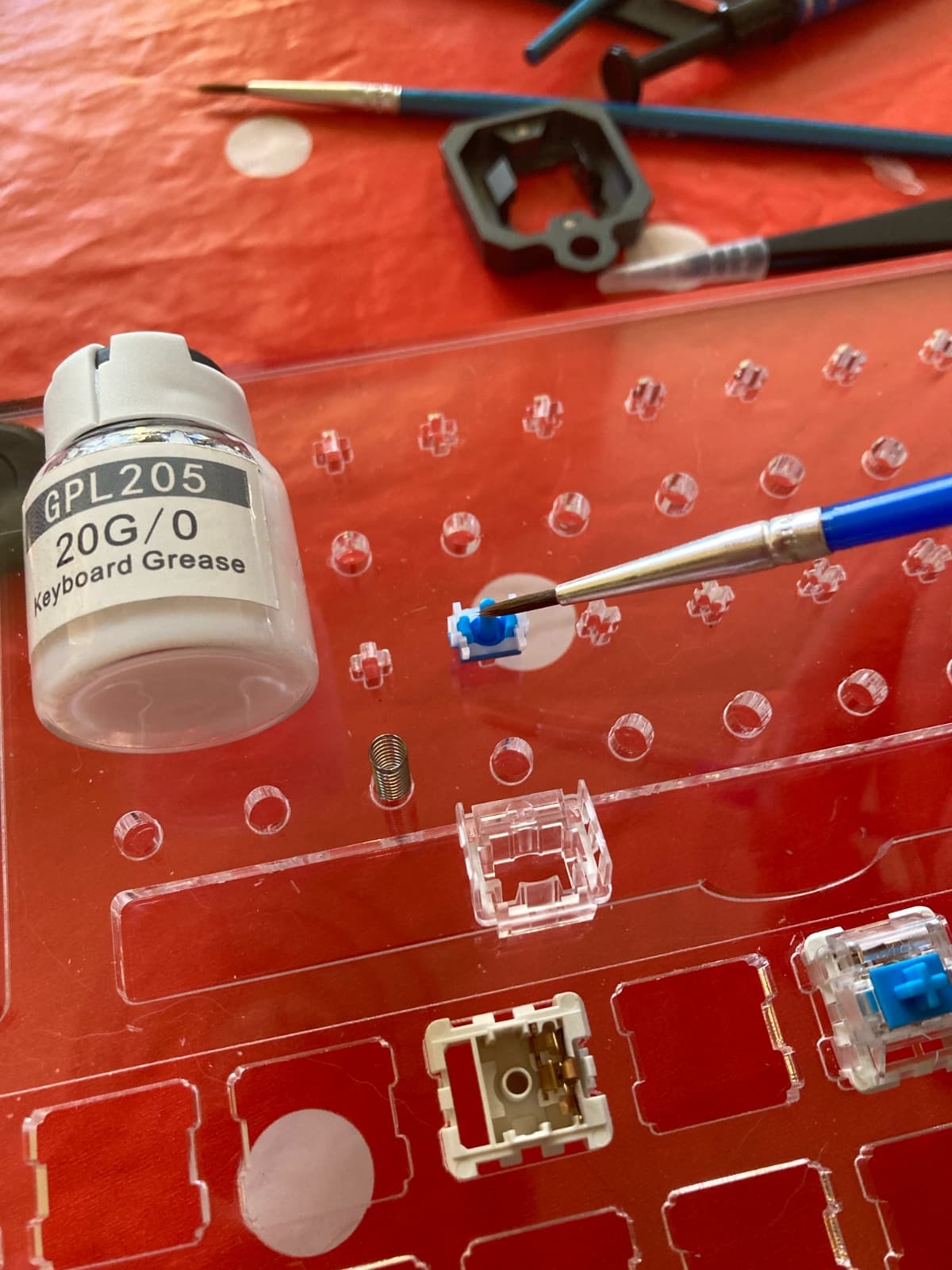 Engrasando los Switches: grasa GPL 205 20G/0 y pincel