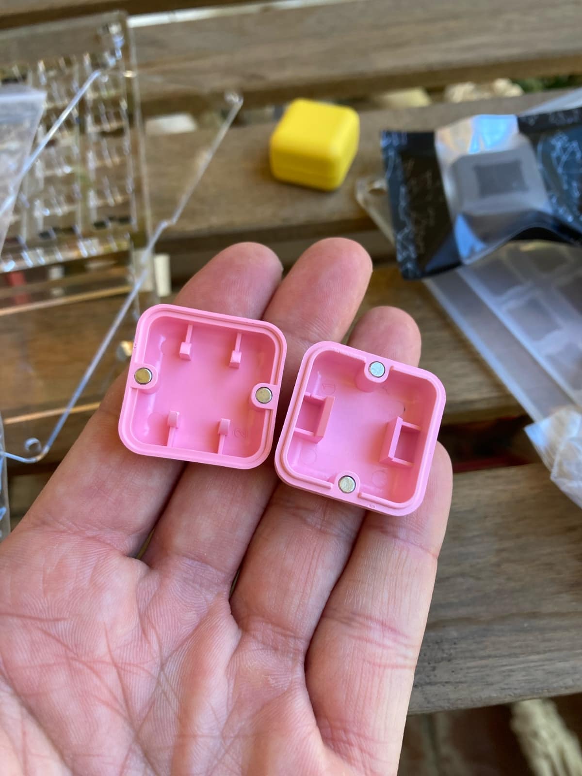 Limpiar teclado mecánico: herramienta para desmontar switches. 