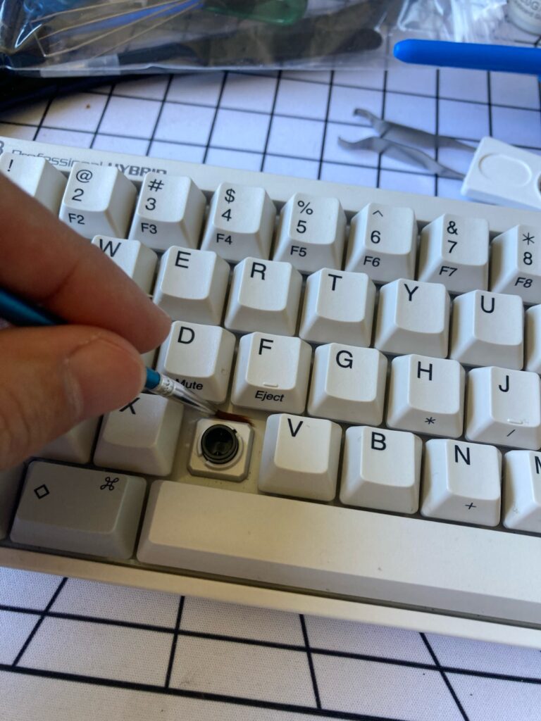 Limpiar teclado mecánico: limpiamos el marco