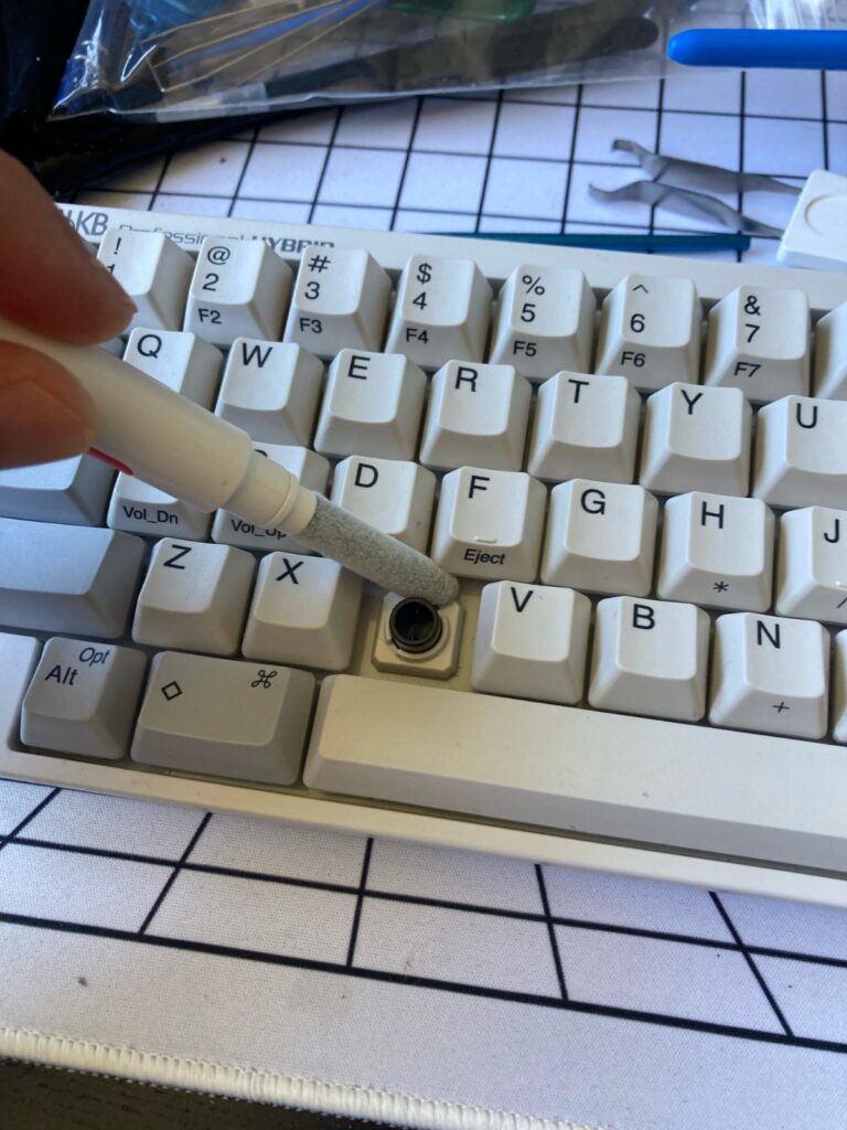 Limpiar teclado mecánico: limpiamos el marco