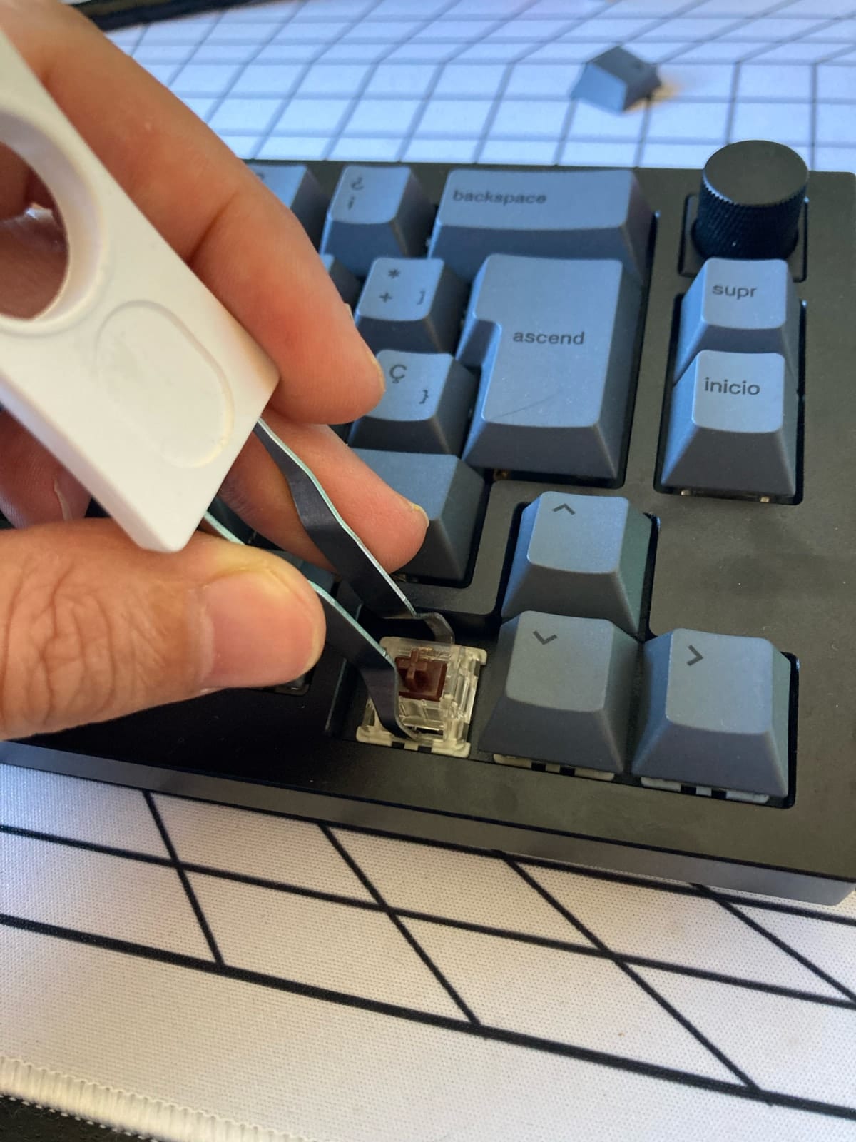 Limpiar teclado mecánico: quitamos los switches
