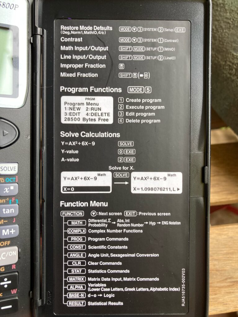 Casio fx-5800P: instrucciones rápidas en la tapa para ponerte en marcha con la calculadora programable. 