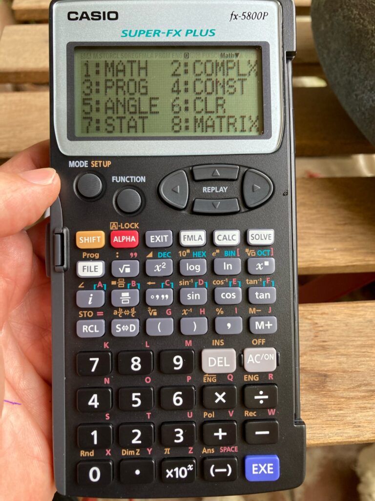 FUNCTIONS de Casio fx-5800P: uno de los principales menús de este modelo de calculadora programable. 