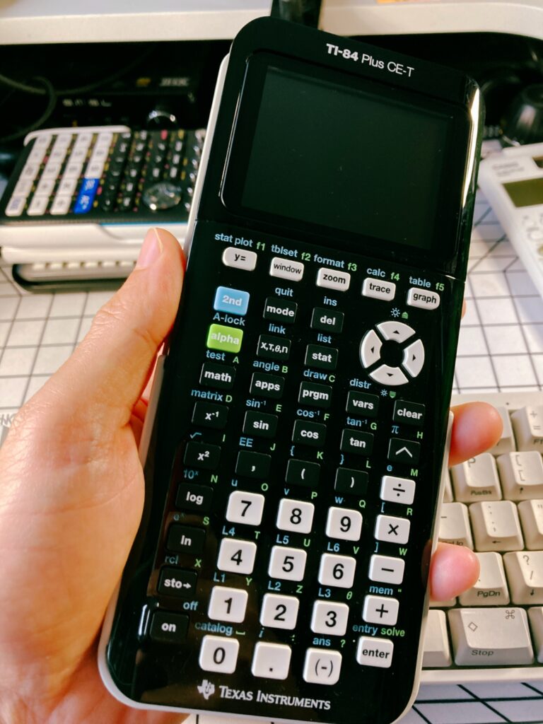 Calculadora TI-84 programable y grafica. 