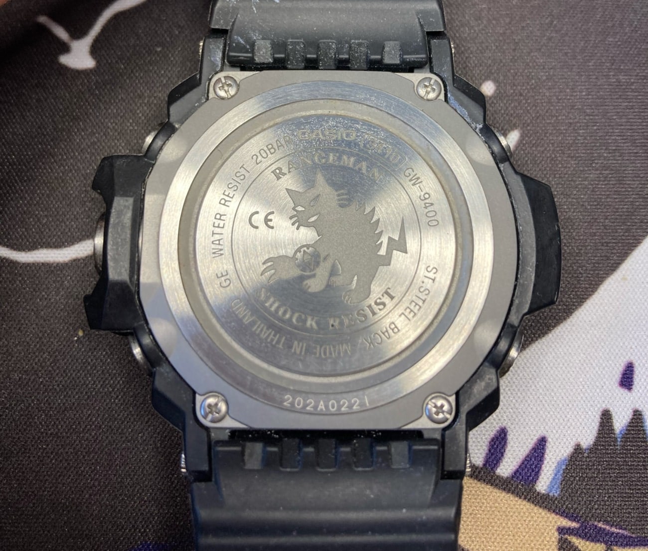 Parte trasera del reloj Casio G-Shock GW-9400 Rangeman. 
