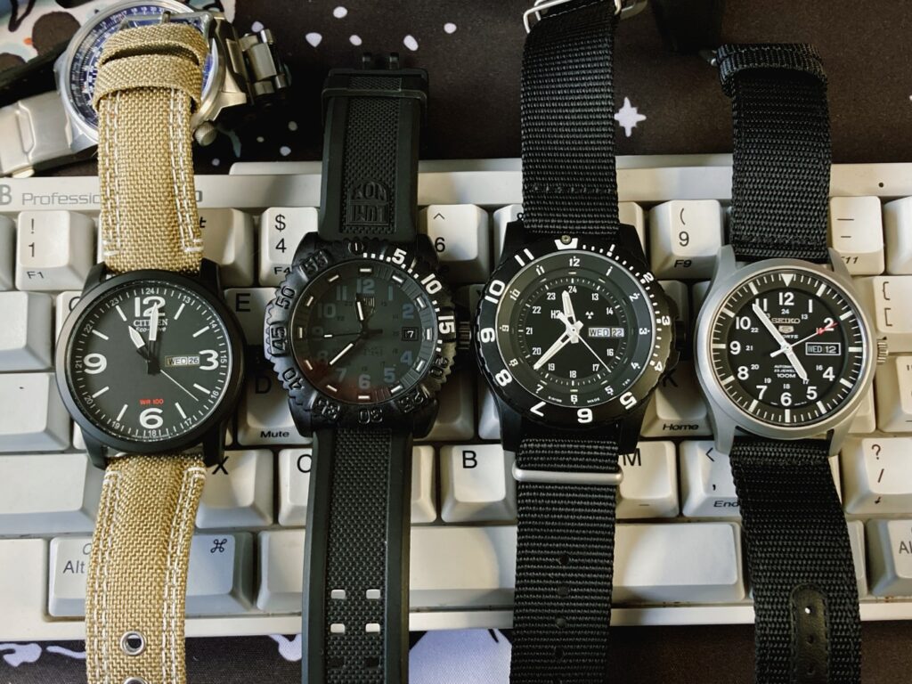 Varios relojes militares