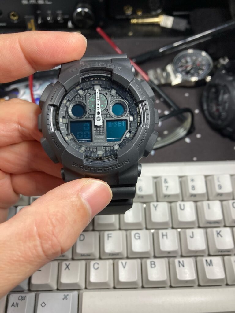 Casio G-Shock GA-100: Ajustamos hora de manecillas y de la hora digital en pantalla. 