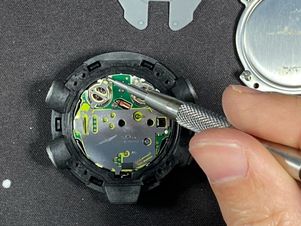 Cambiamos la pila en un casio g-shock ga-2000