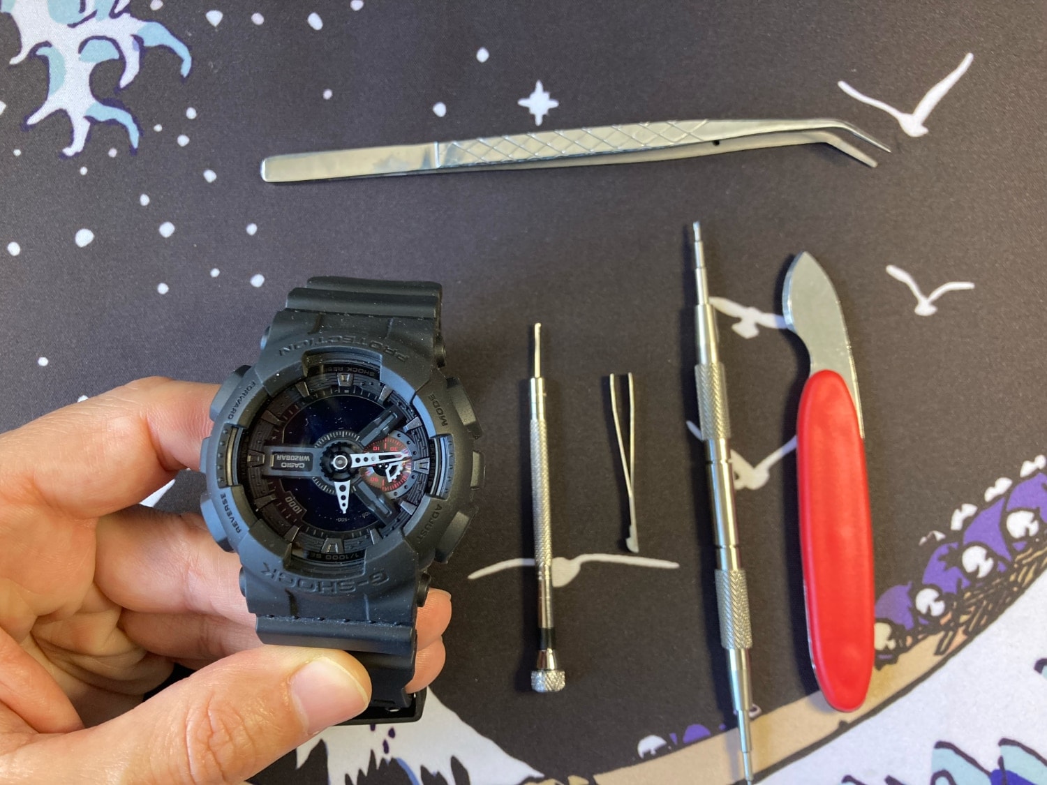 ¿Quieres cambiar la pila de tu reloj Casio G-Shock GA-110? Material necesario. 