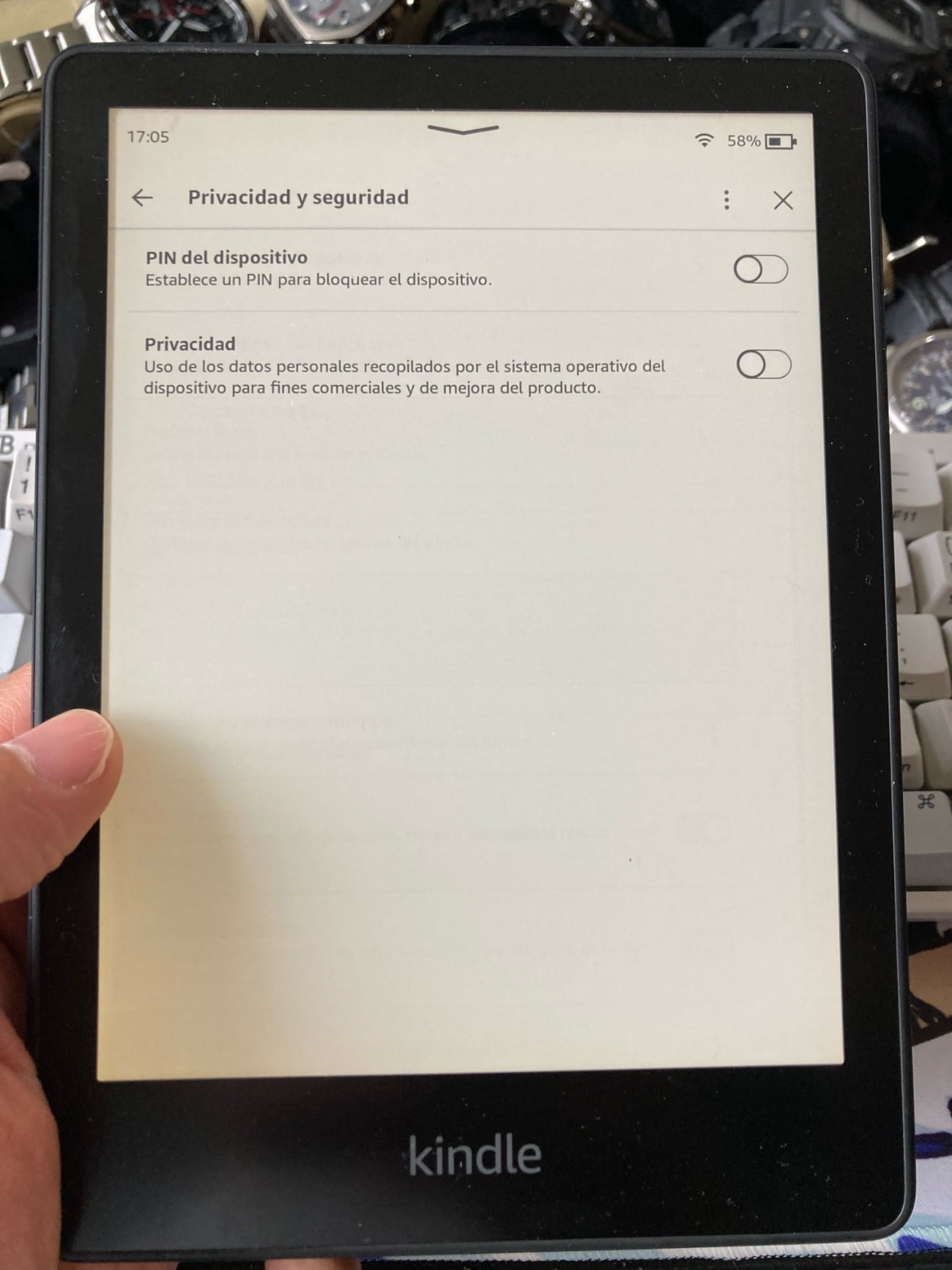 Hay que activar el PIN del Kindle para mejorar su seguridad en caso de robo. En la foto un Kindle Paperwhite de 2021. 