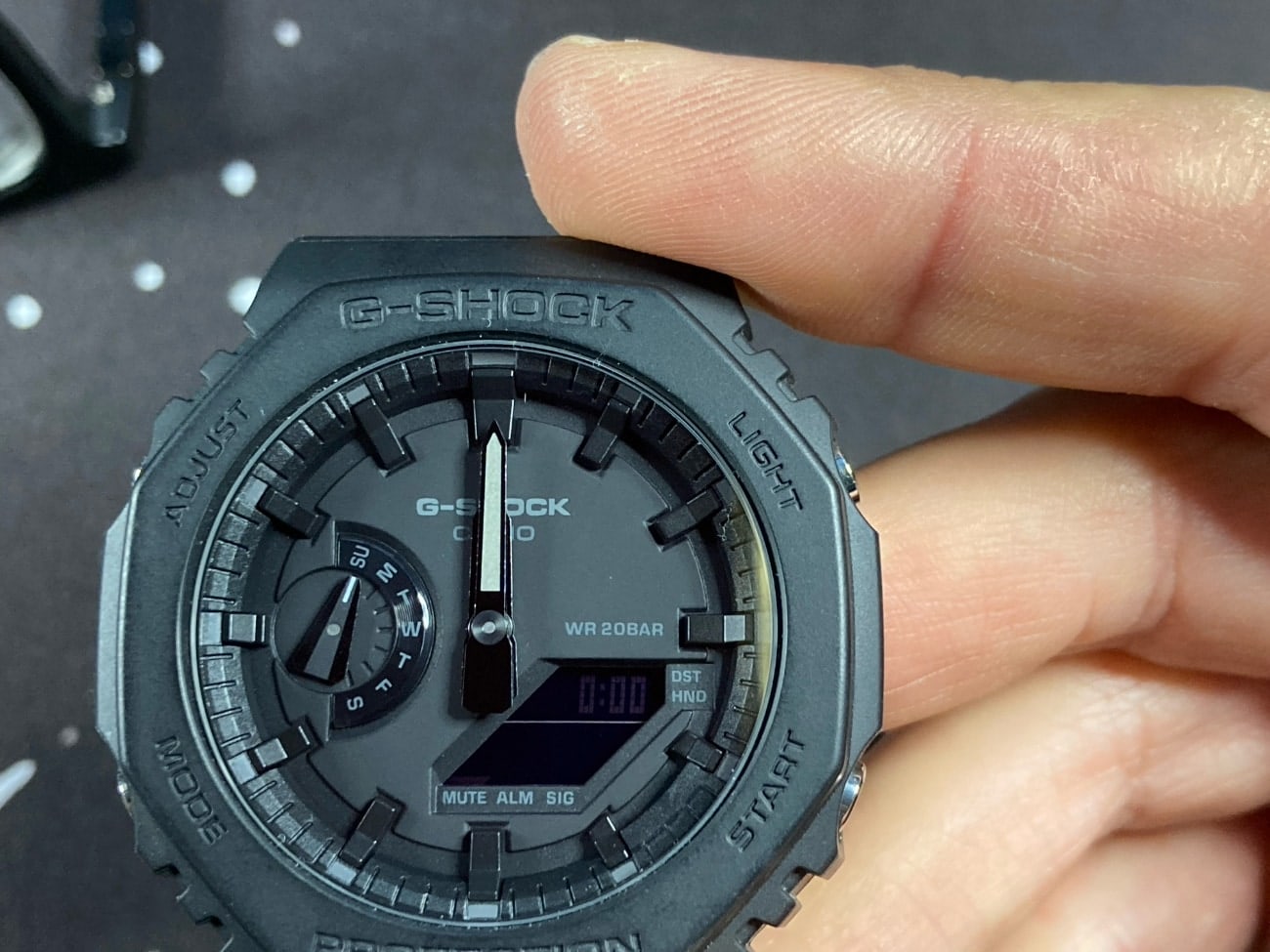 Cómo sincronizar la hora digital y analógica en el Casio G-Shock GA-2100