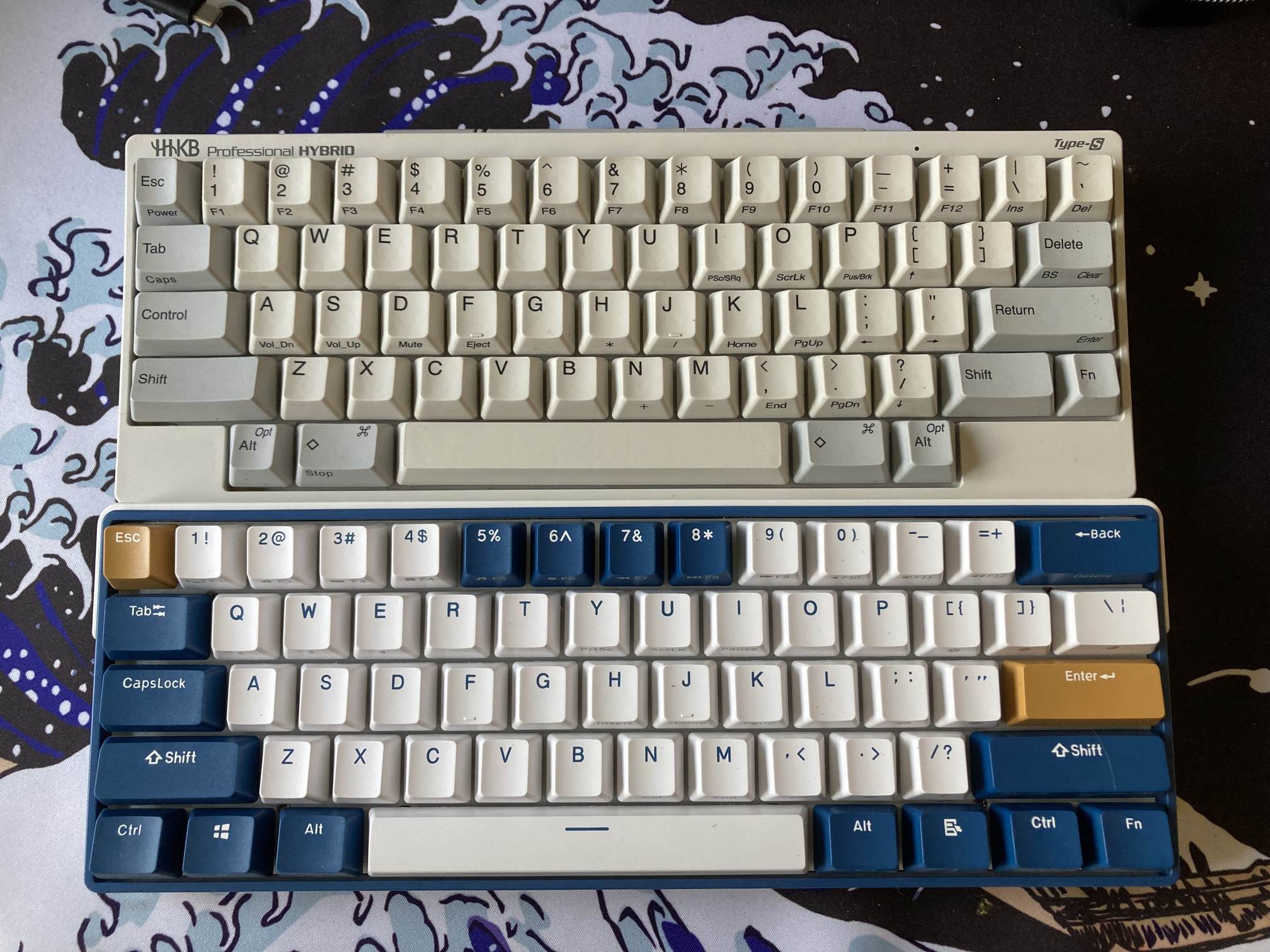 Teclado mecánico ROYAL KLUDGE RK61 Plus y el HHKB Hybrid Type-S: frontal
