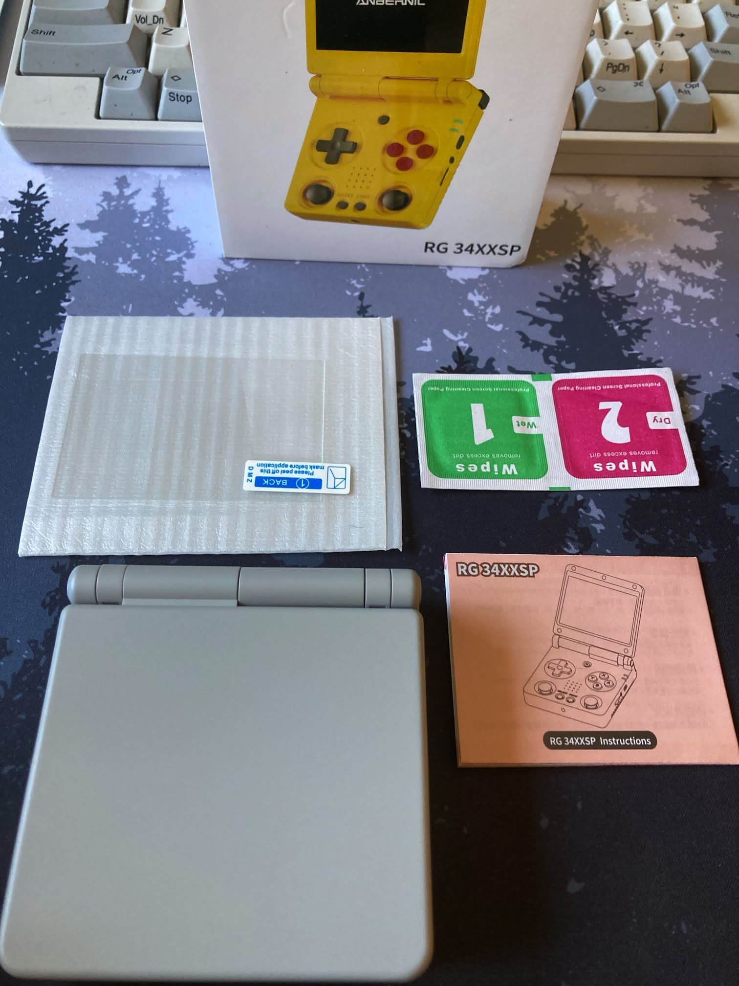 ANBERNIC RG 34XXSP con todos los accesorios que vienen en la caja