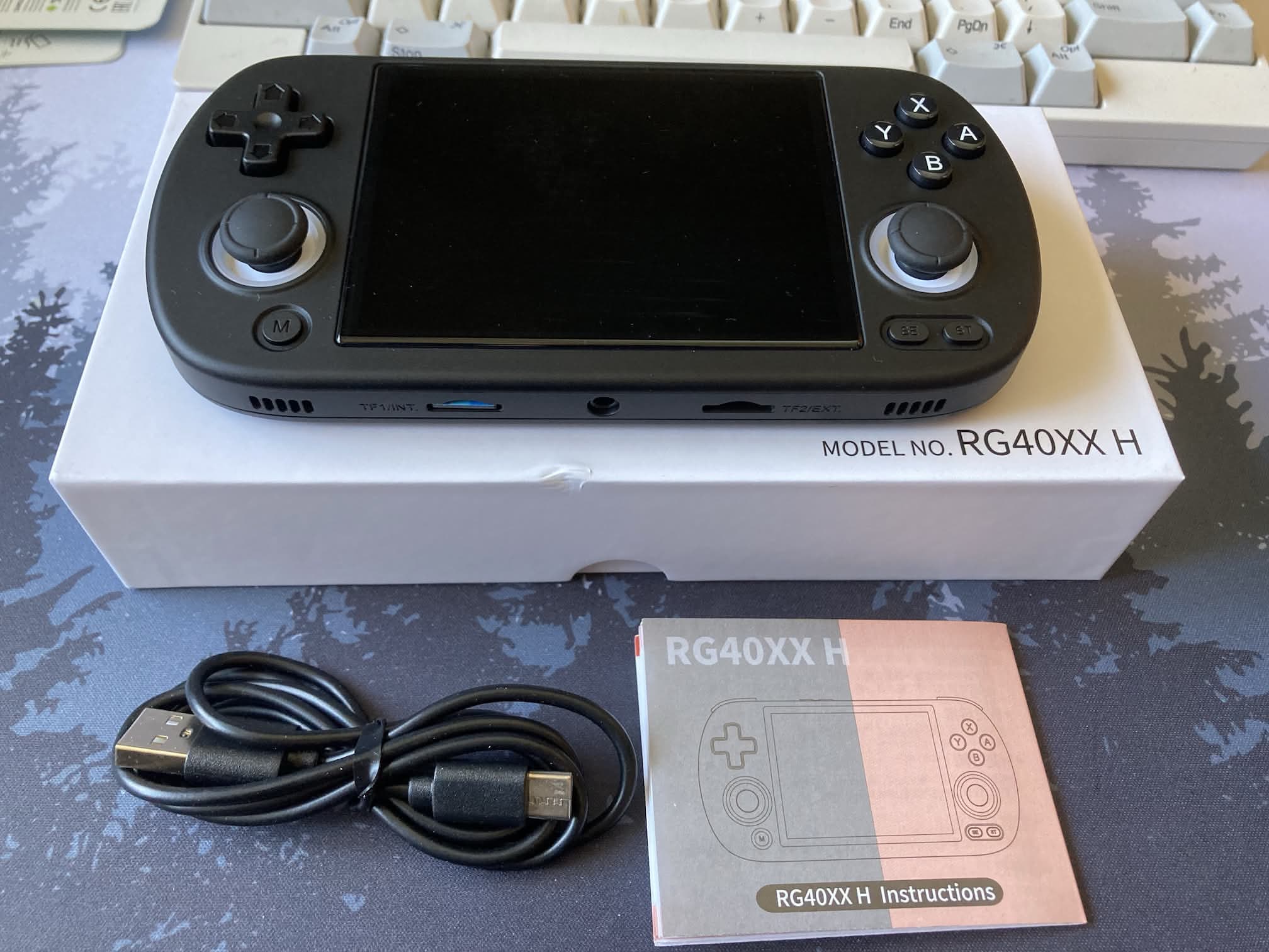 Anbernic RG40XX H: consola retro china y sus accesorios