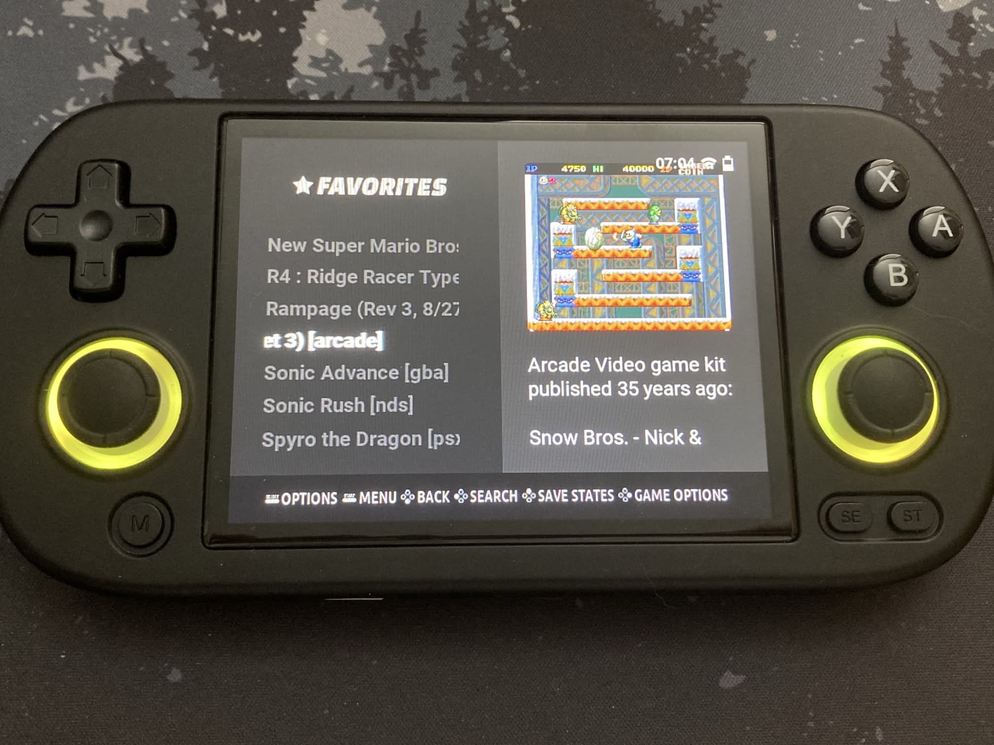 Anbernic RG40XX H: algunos de nuestros juegos favoritos (Snow Bros)