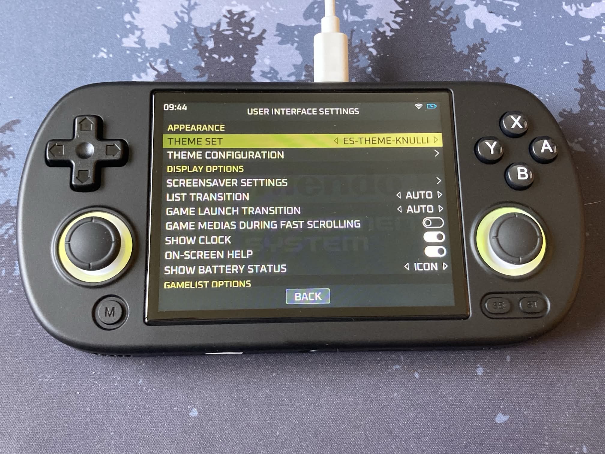 Anbernic RG40XX H: SO Knulli opciones de menú principal (menú de temas)