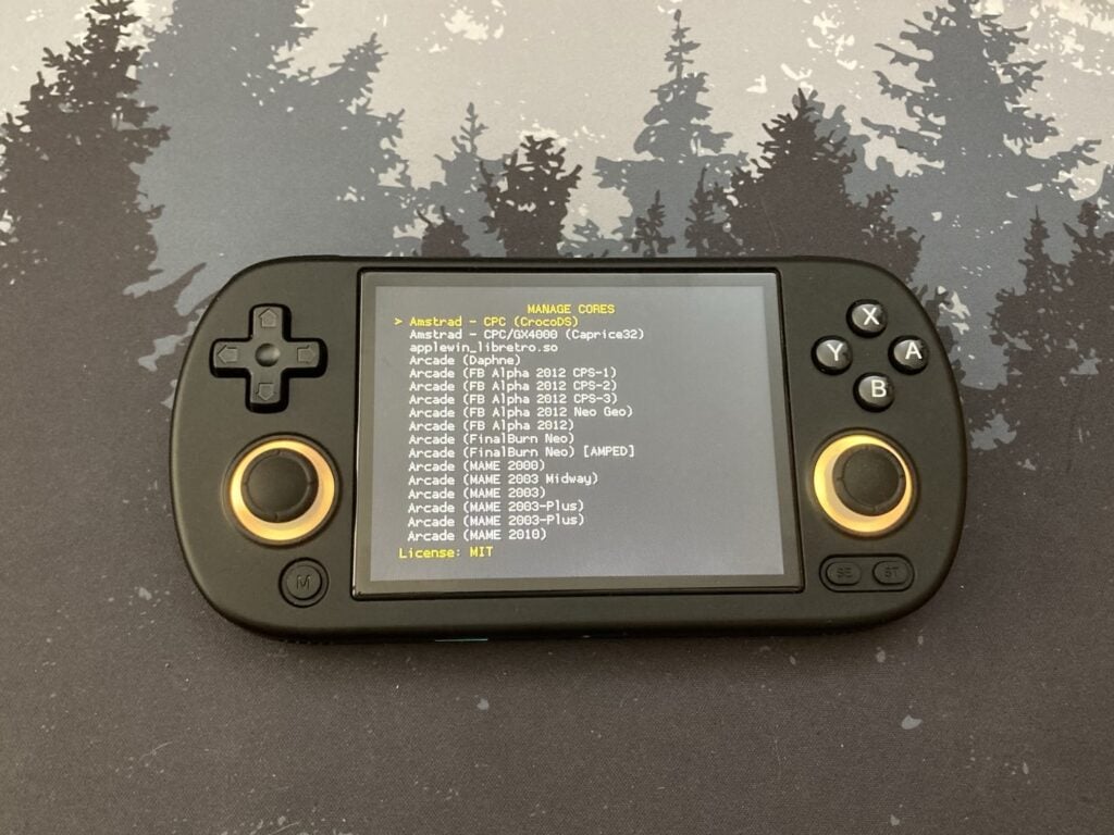 Anbernic RG40XX H: SO muOS te da acceso a RetroArch y a cambiar los cores