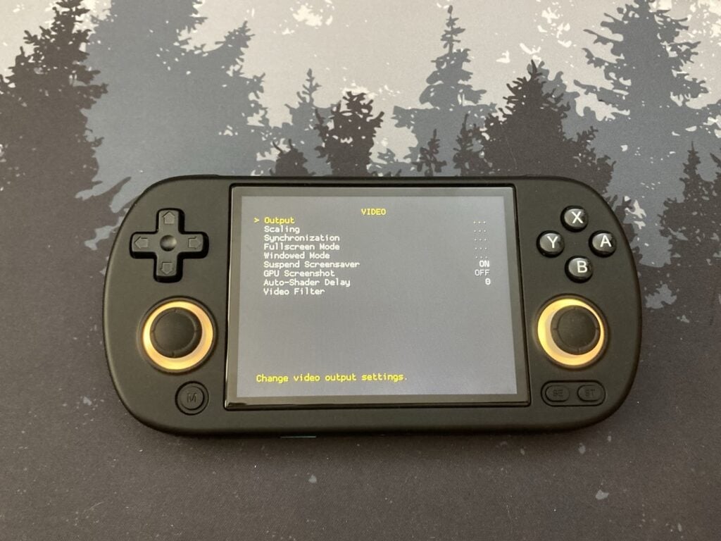 Anbernic RG40XX H: SO muOS te da acceso a RetroArch y a cambiar los parametros de video de los emuladores.