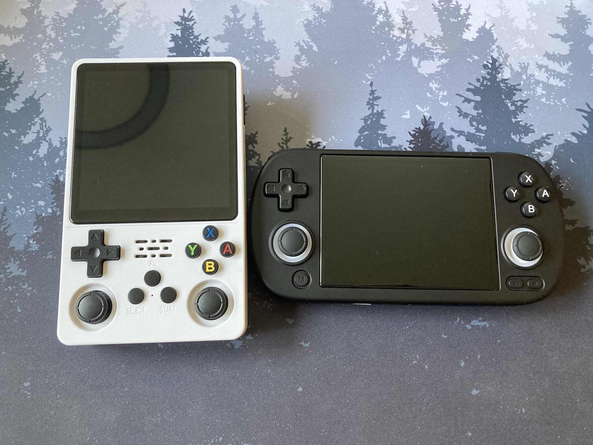 Anbernic RG40XX H y R36 Plus consolas retro chinas