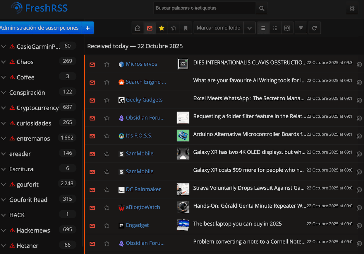 Interfaz FreshRSS en color negro con fuentes actualizadas.