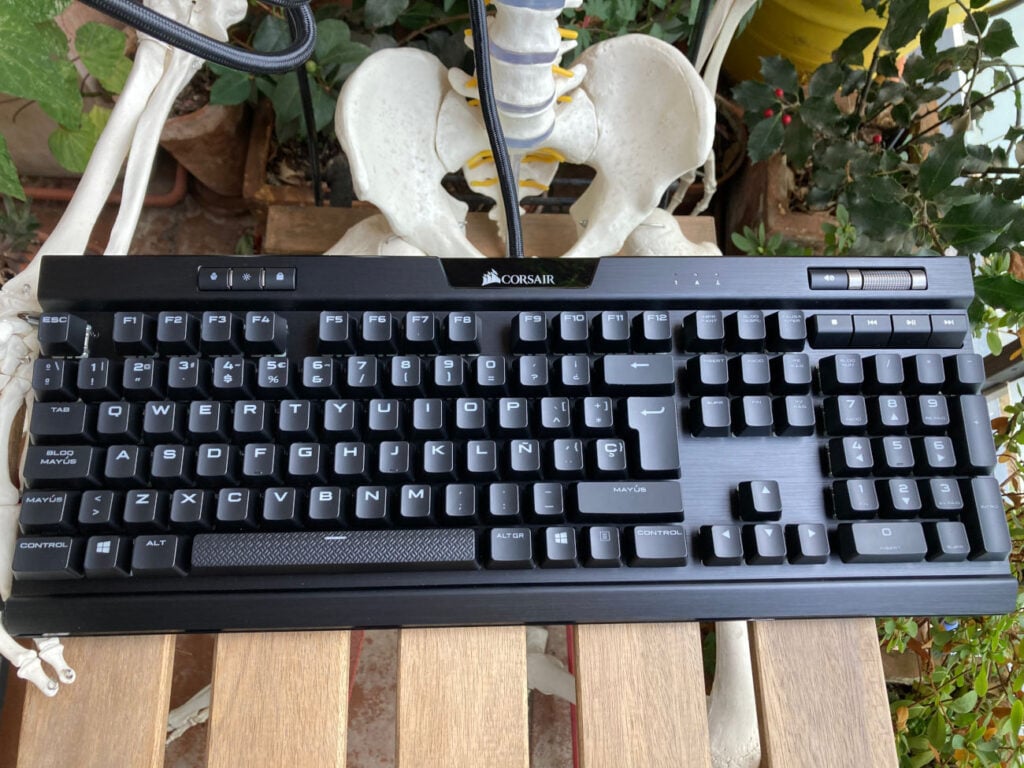 Teclado Corsair K70 RGB MK.2