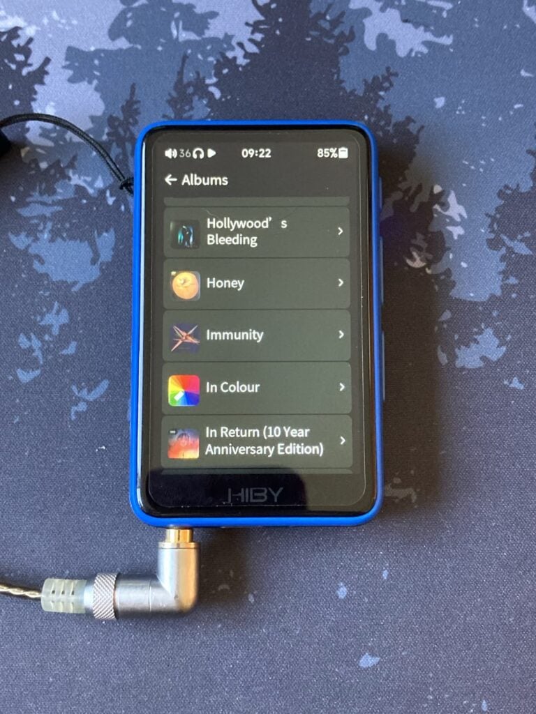 Listado de álbumes en el Hiby R1.