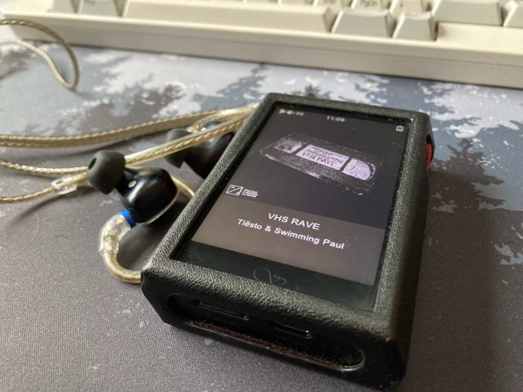 Shanling M1 Plus con auriculares IEM FiiO FH5