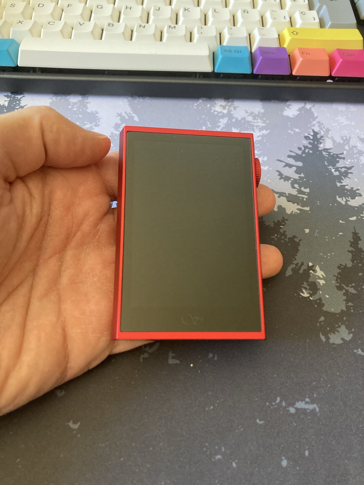 Shanling M1 Plus: pequeño. Cabe en tu mano. Algo grueso.