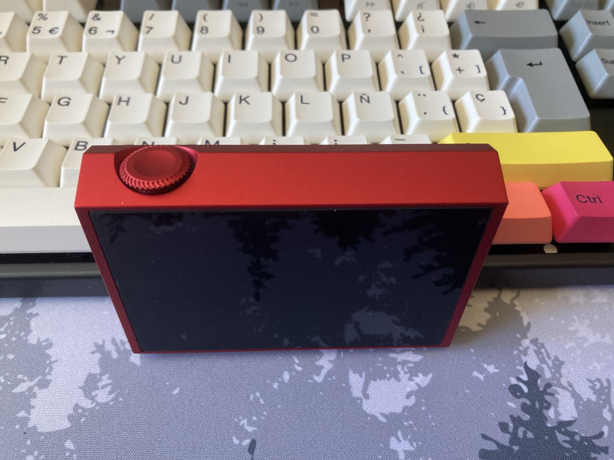 Shanling M1 Plus: lateral con rueda de volumen