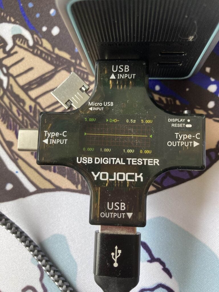 USB Power Meter conectado a la CUKTECH 15 Ultra Power Bank 20000mAh: gráfica de voltaje