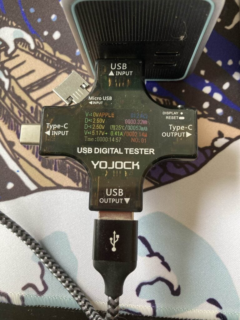 USB Power Meter conectado a la CUKTECH 15 Ultra Power Bank 20000mAh: transferencia de energía