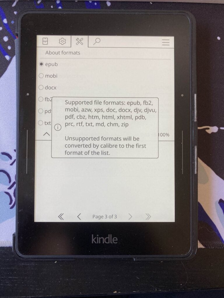 Formatos soportados por KOreader en el Kindle en su conexión con Calibre: epub, fb2, mobi, azw, xps, doc, docx, djv, djvu, pdf, cbz, html, htm, xhtml, pdb, prc, rtf, txt, md, chm, zip